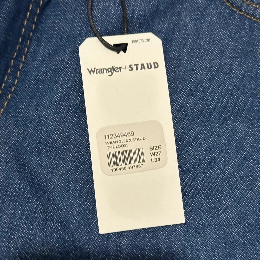Wrangler Blue Relaxed Fit Jeans with Timeless Appeal